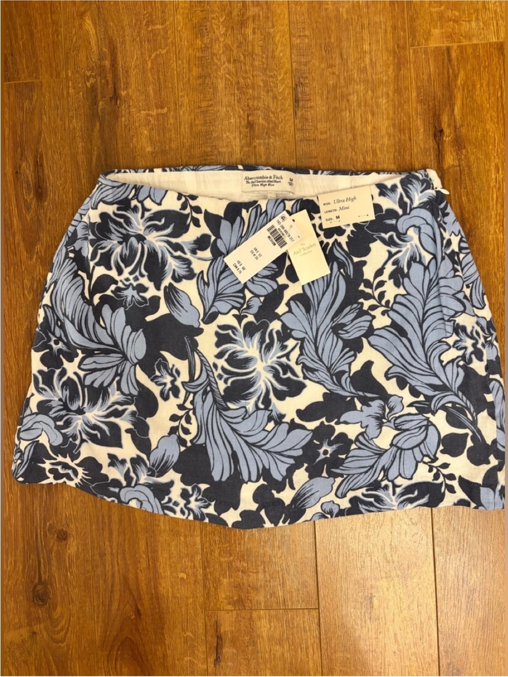 Abercrombie & Fitch Blue and Navy Floral Mini Skort - Picture 2 of 4